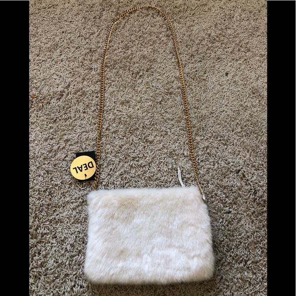 Forever 21 Handbags - *SOLD* Forever 21 Chain Strap ‘Fur’ Purse
